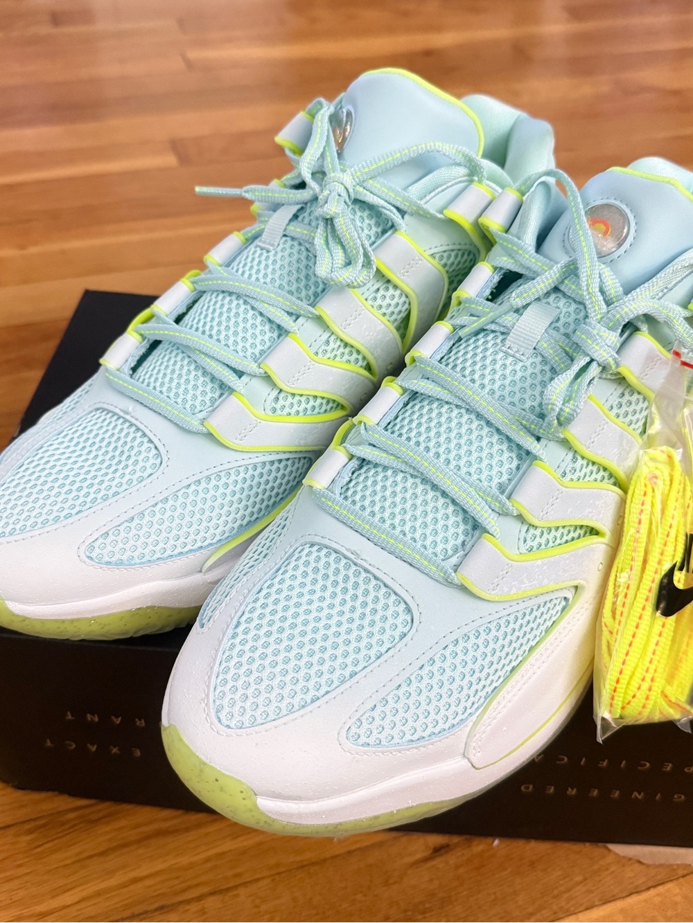 NEW KD 18 PRM Men’s Size 13 White/Glacier Blue-Volt HV1998-100